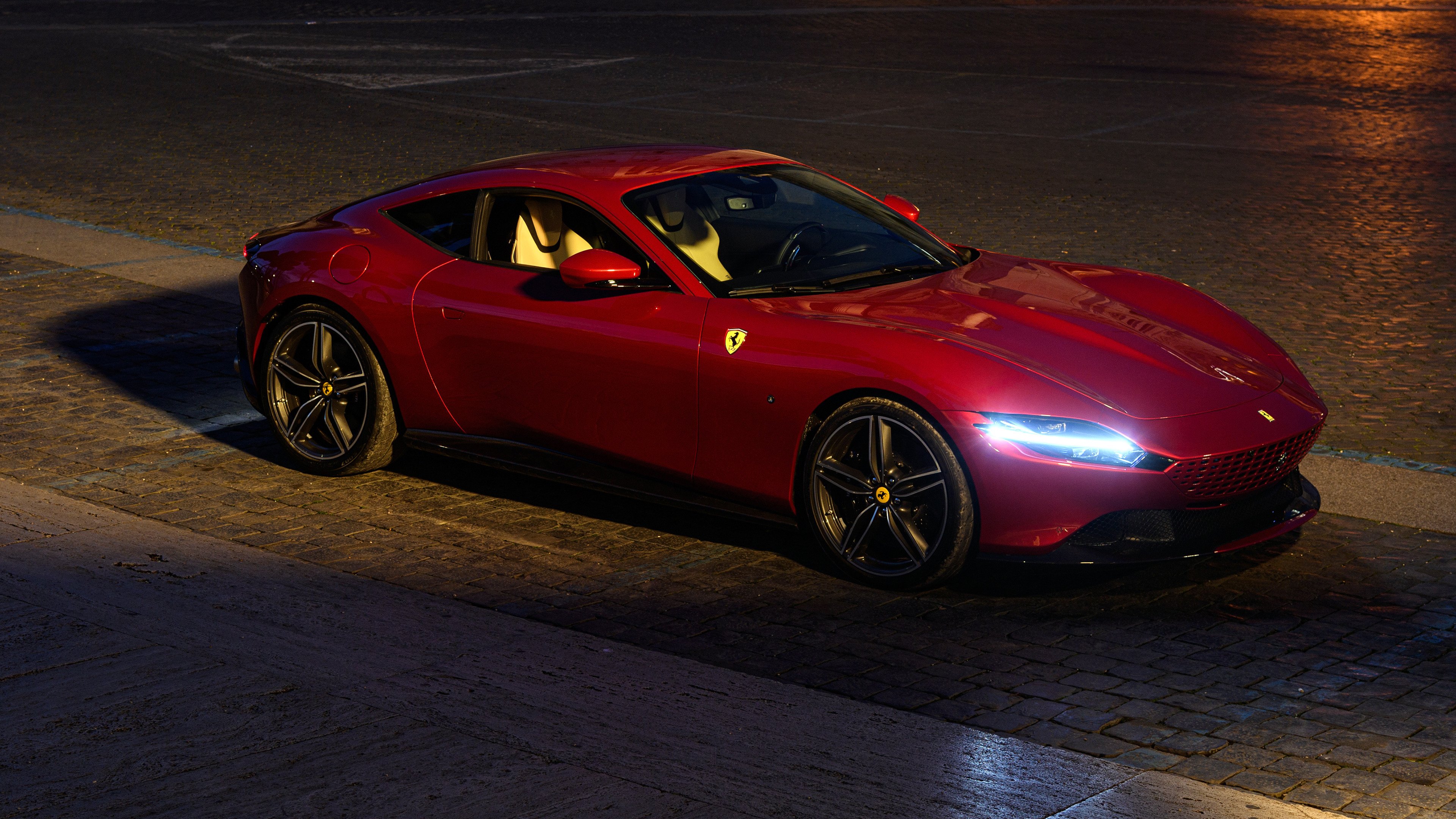 九游官网下载电脑版-英超激烈争夺，豪门之间竞争白热化